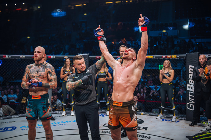 FOTO: Nadějný Humburger s ním padl. – stránka 4