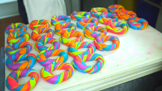 Američané si život bez duhových bagelů umí jen stěží představit.