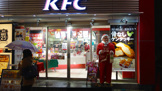 V Japonsku jí mladí na Štědrý večer v KFC