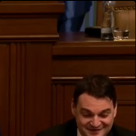 Petr Macinka předváděl všemožné grimasy.