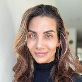 Česká moderátorka Eva Decastelo nemá problém se fanouškům ukázat bez make-upu.