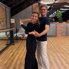 Každé pondělí si dopřává Patrik Hartl lekce tance se svou manželkou Martinkou. 