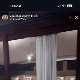 Agáta Hanychová je na safari.