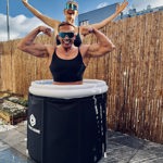 Věra Mikulcová se svou partnerkou Janou Paulátovou propadly otužování. Pořídily si na to speciální káď. 