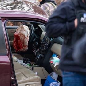 Auto, ve kterém seděla Renee Nicole Good.