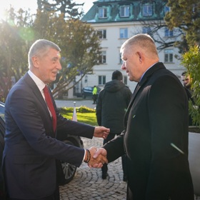 Andrej Babiš se na Slovensku setkal s Robertem Ficem.