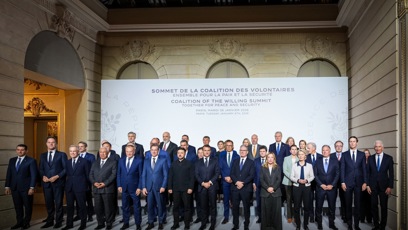 FOTO: Andrej Babiš mezi státníky v Paříži až v poslední řadě.