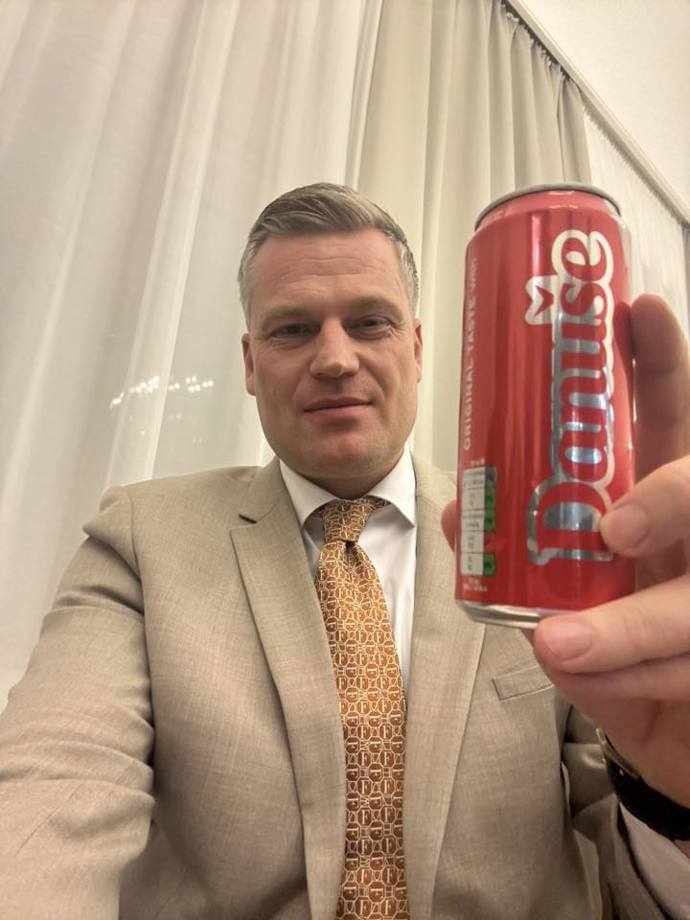 FOTO: Filip Turek se navezl do Danuše Nerudové. – stránka 9