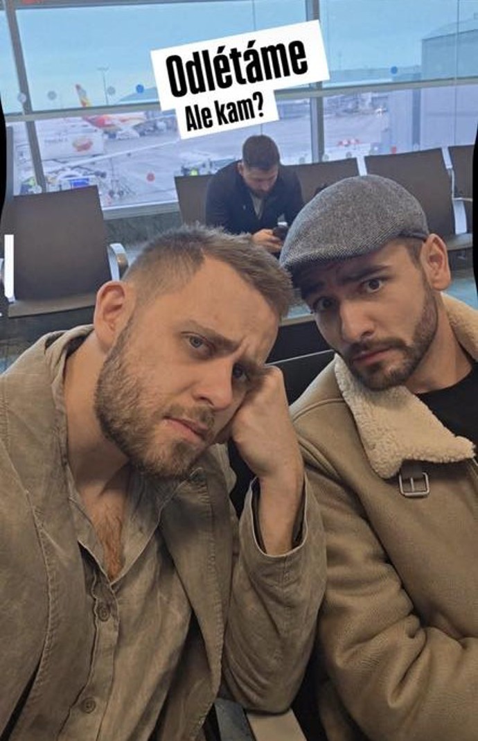 FOTO: Vincent Navrátil a Dominik Vršanský sdíleli fotku z letiště.