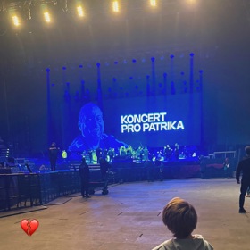 Olí vzpomínal na tatínka.