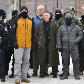 Greg Bovino vyvolává značné kontroverze a to nejen kvůli svému vzhledu.