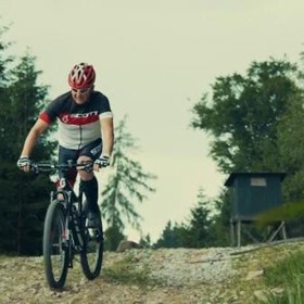 Pavel Nečas jako Roman Záhorský ve filmu Bajkeři. 