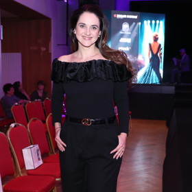 Kompletně černý overal oblékla také bývalá tanečnice Libuše Rohlíčková. 