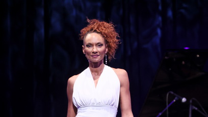 FOTO: Lejla Abbasová ve společnosti.