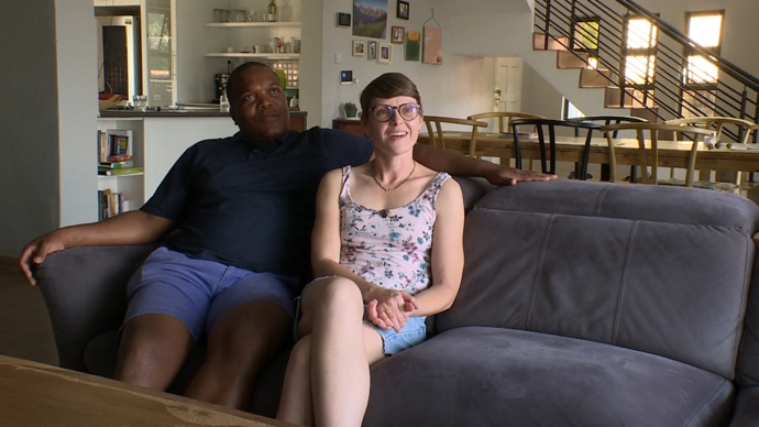 FOTO: Lucie se svým manželem. – stránka 38