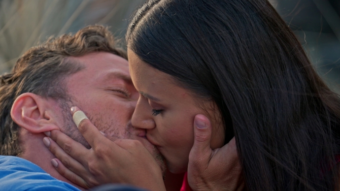 FOTO: Miroslav Dubovický se líbal s Karamelkou. – stránka 4