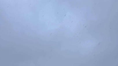 FOTO: V Peci pod Sněžkou napadla hromada sněhu.