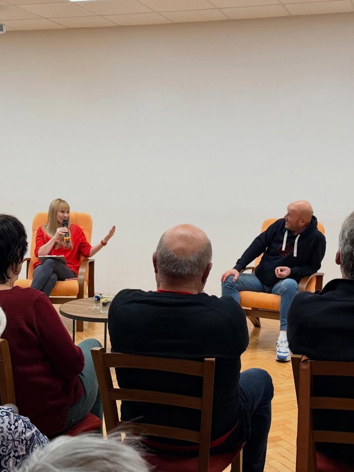 FOTO: Zajíčková s Nečasem objížděla besedy. – stránka 155