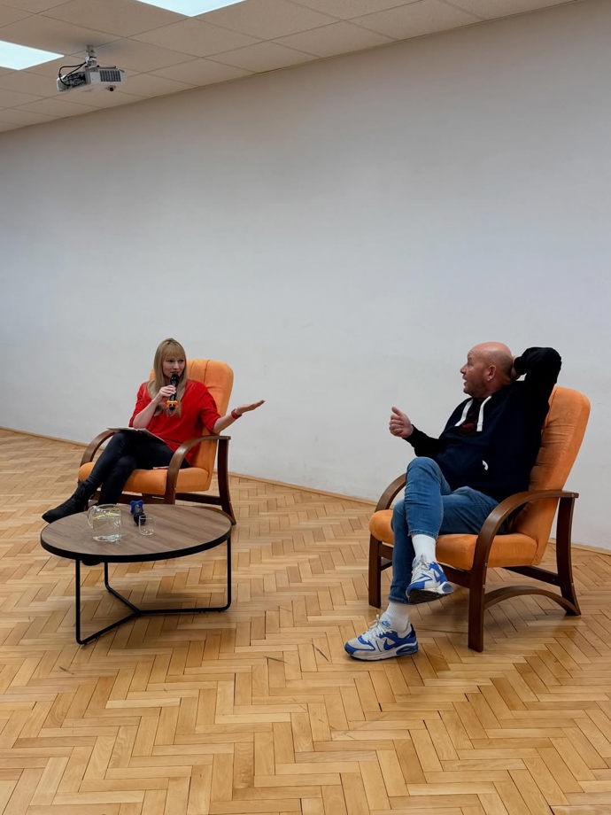 FOTO: Nečas měl vždy co říct. – stránka 154