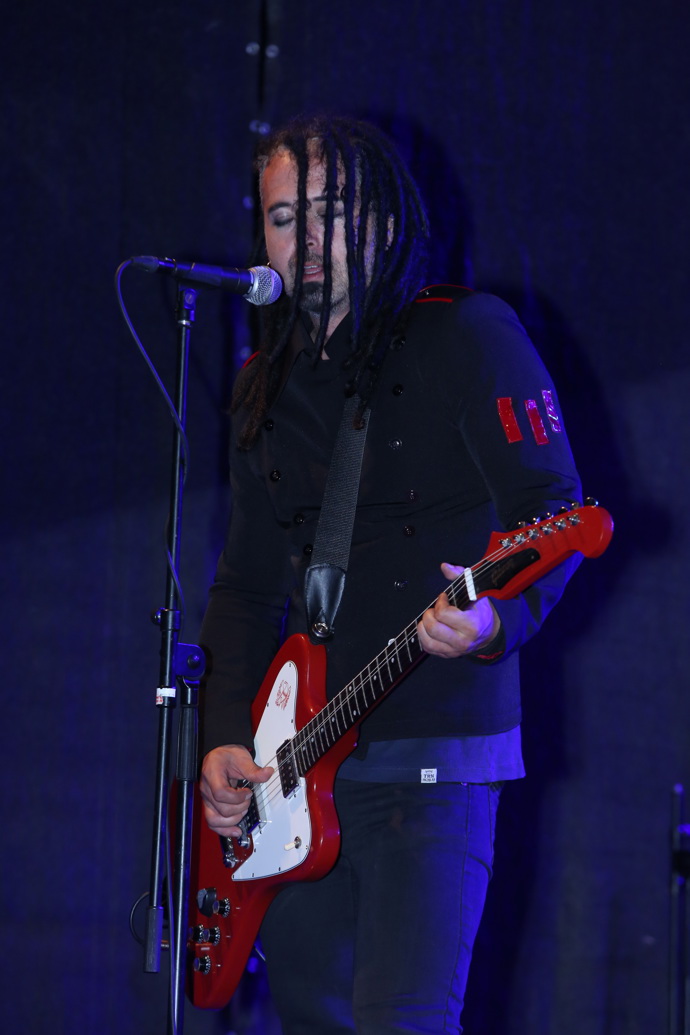 FOTO: Kytarista Pepa Bolan byl v Burundi dvakrát zatčený. – stránka 1