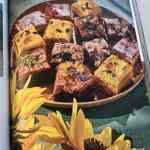 V knize napekl Josef Maršálek hned čtyři druhy kefírové buchty. 