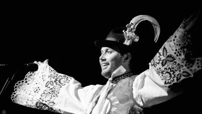 FOTO: Petr vypadl ze třetího patra, záchranáři mu už nedokázali pomoci.