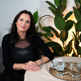 Herečka Bára Kodetová navštívila talkshow Na kafeečko. 