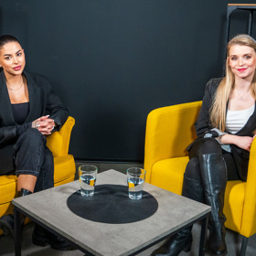 Valérie Bočková v pořadu eXtra Host.