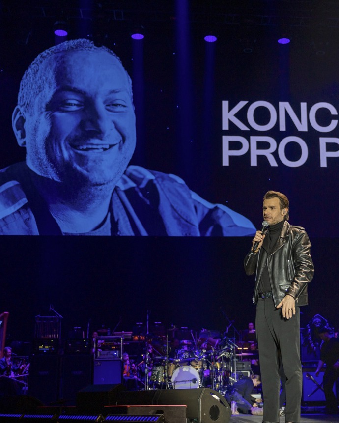 FOTO: Leoš Mareš akci moderoval. – stránka 6