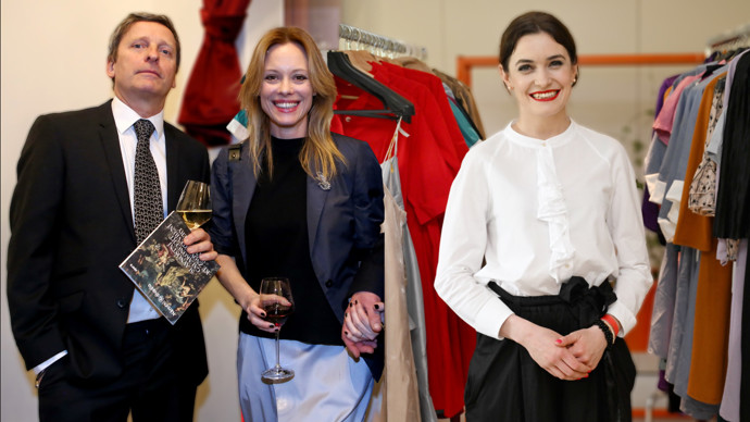 FOTO: David Prachař údajně randí se Sarah Haváčovou. Stále je však v manželství s Lindou Rybovou. – stránka 4