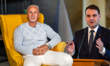 Miliardář Chlad se ostře zastal Macinky. Pohrozil potokem slz, pak vzal zpátečku