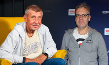 Babiš je znovu terčem posměchu. Premiérovu globusu za 15 tisíc se vysmál i Matásek