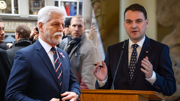 FOTO: Petr Pavel se brání. – stránka 2