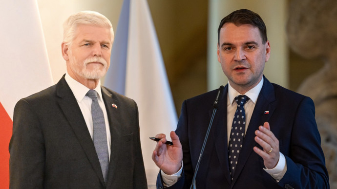 FOTO: Petr Pavel se ohradil proti výrokům Petra Macinky. – stránka 10