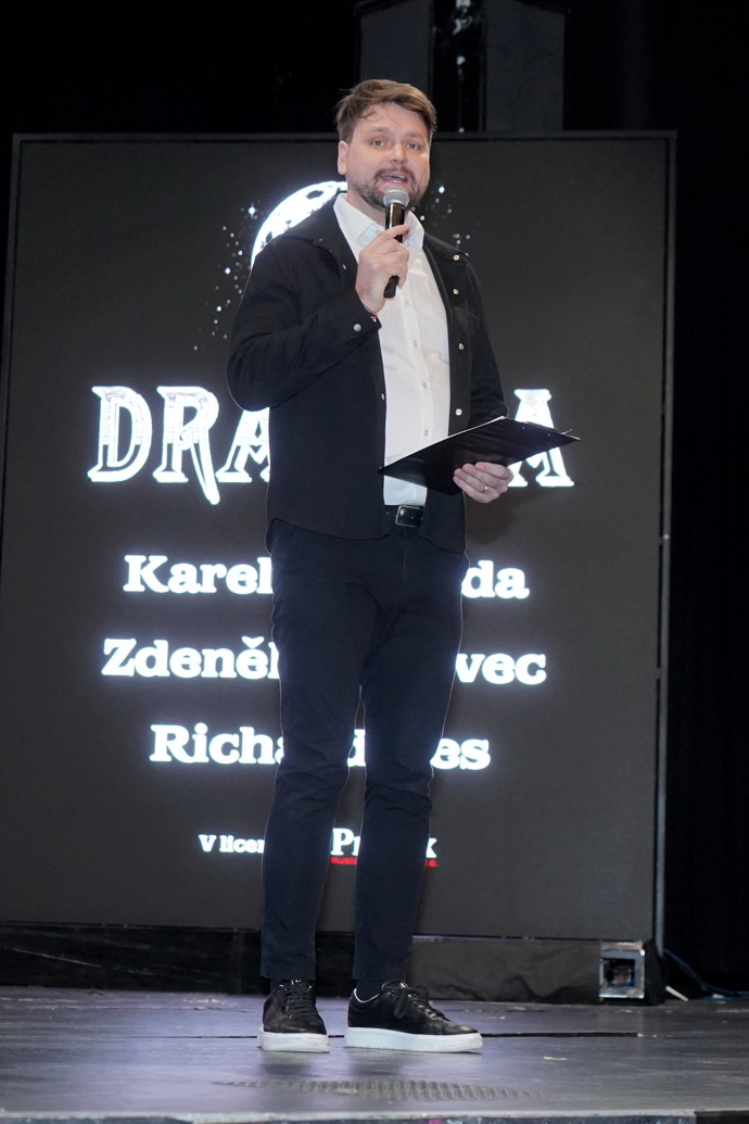 FOTO: Josef Vágner moderoval křest nového CD Draculy.