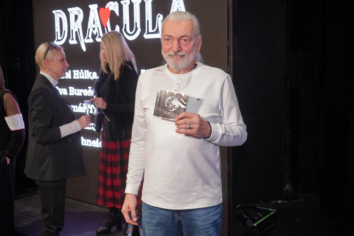 FOTO: Daniel Hůlka je hlavní ikona muzikálu. – stránka 8