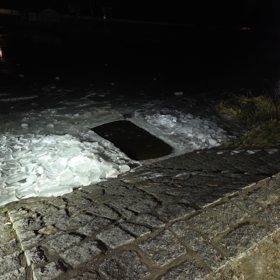 Policie zachraňovala dvě dívky, topící se ve Vltavě.