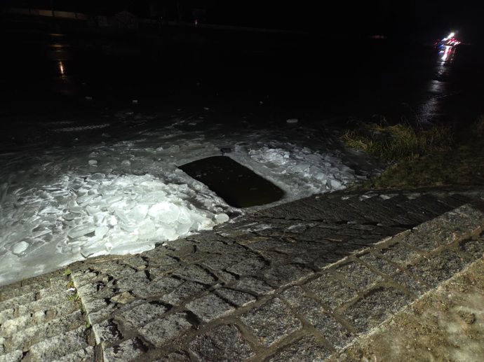 FOTO: Policie zachraňovala dvě dívky, topící se ve Vltavě. – stránka 11