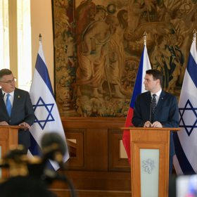 Gideon Sa'ar se setkal s Petrem Macinkou. 