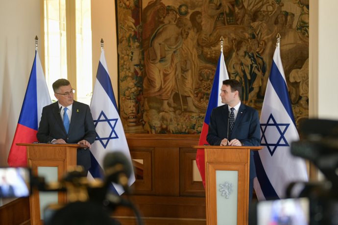 FOTO: Gideon Sa'ar se setkal s Petrem Macinkou. – stránka 1