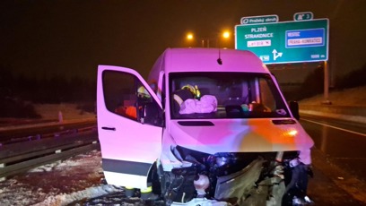 FOTO: Ledovka potrápila řidiče ve Středočeském kraji.