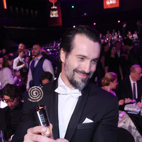 Daří se mu také po pracovní stránce - stal se Českým slavíkem roku 2025.