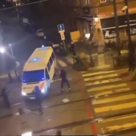 Policisté spíše ustupovali.