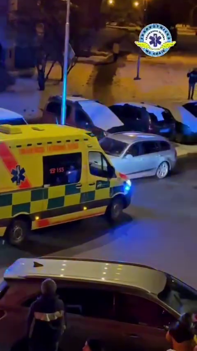 FOTO: Muž blokoval průjezd sanitky. – stránka 2