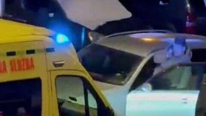 FOTO: Muž blokoval průjezd sanitky.