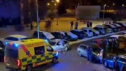 FOTO: Muž blokoval průjezd sanitky.