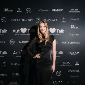 Modelka Denisa Dvořáková je jednou z jeho stálých klientek.