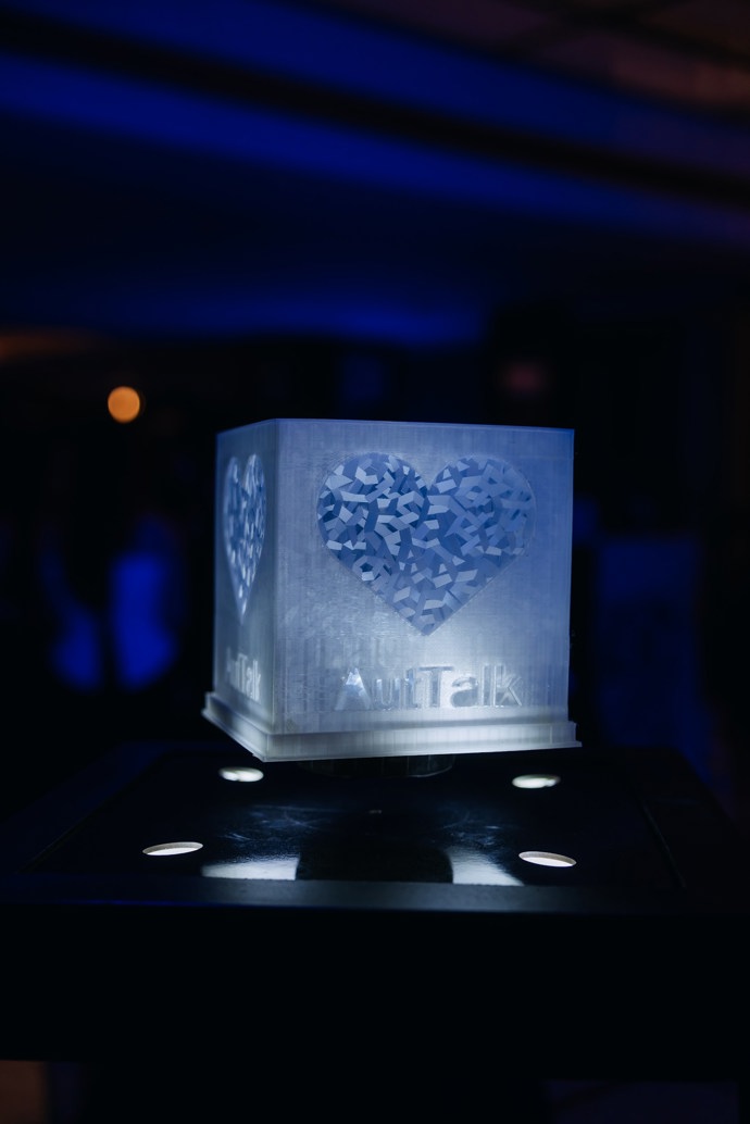 FOTO: Symbolem Nadačního fondu AutTalk je modré srdce.