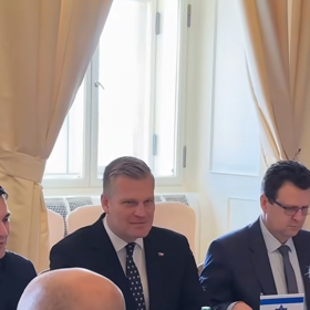 Svůj krkolomný výstup Turek později na sítích omlouval extrémní únavou.