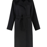 Jedním z nejikoničtějších černých vlněných kabátů, které si zamilovala řada celebrit, je model Manuela od značky Max Mara.